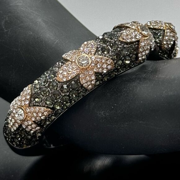 High End Department Store Designer Kissable Hinged Cuff Bracelet with Pave Cz - Picture 1 of 16